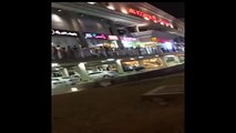 طوابير مزدحمة أمام مراكز بيع أجهزة آي فون ٦ في السعودية