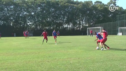 Fecha as pernas! Wesley bobeia e leva caneta desconcertante