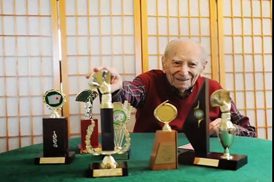 Ignacy aged 100 and Max aged 19 play bridge