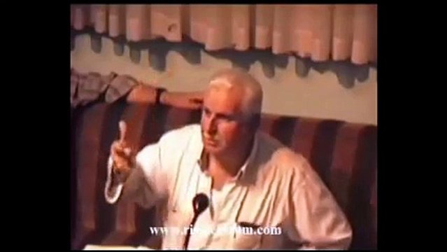 Komik hoca cafedeki gençlere dini sohbet yapalim derse -)))