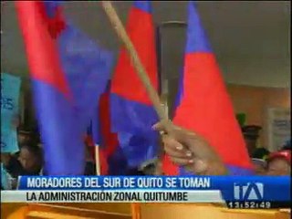 Download Video: Moradores del sur de Quito se tomaron la Administración Zonal Quitumbe