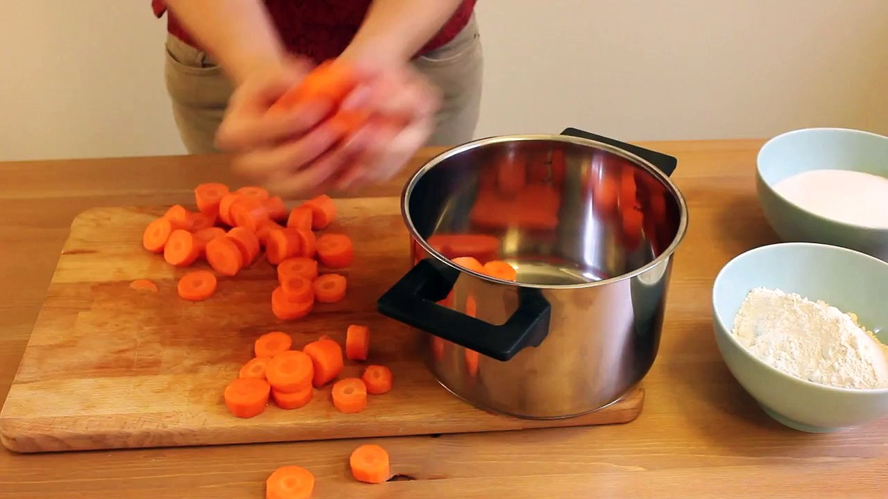 How to make a Carrot Roll Cake