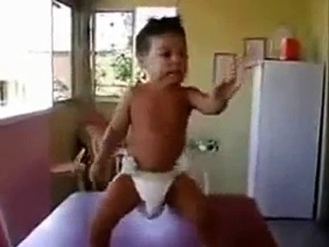 Baby Dancing to Sitya Loss by Eddy Kenzo