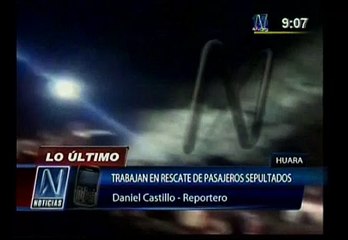 Churín: Miniván con 15 pasajeros quedó sepultada tras deslizamiento de tierra y piedras