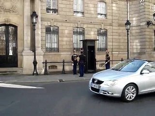 Relève de la Garde Républicaine devant l'Elysée
