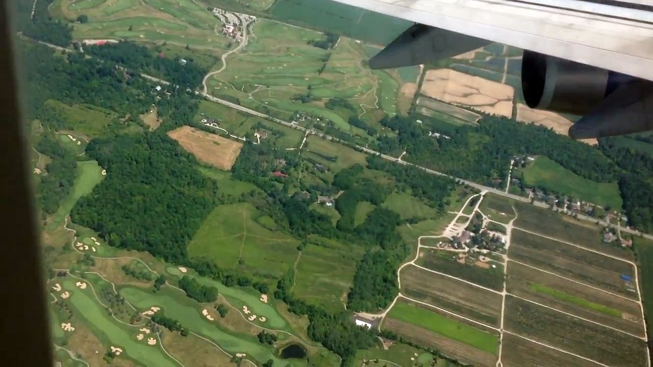 Toronto Pearson International Airport Approach and Landing BA 747-400