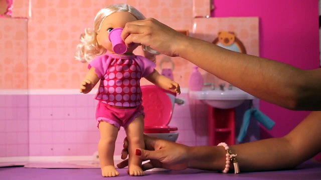 Little Mommy princess Doll learning to Potty, Bye-bye, pee! Bye-bye poop!