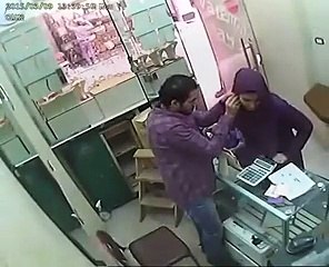 Goldsmith robbed by girl in seconds(Cc Tv Fotage)2015