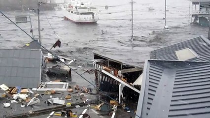 Large Tsunami in Kesennuma Bay after Japan Earthquake,2011