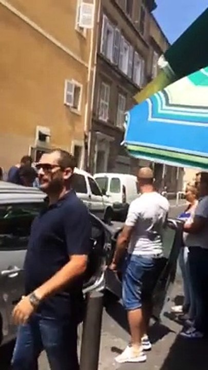 French taxi drivers trap Uber driver and attack him in the street.