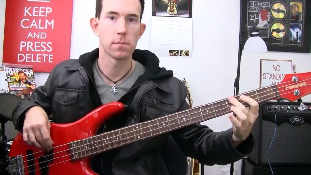 ‪Can't Touch This - MC Hammer‬ - Easy How To Play ‪Guitar & Bass Song Riff Lesson‬