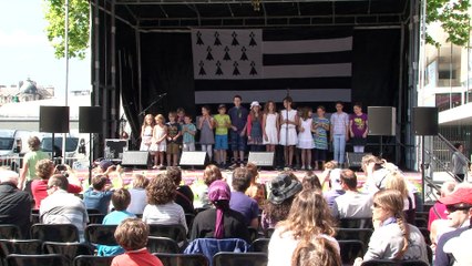 Devezh e brezhoneg e Roazhon ! 2015  "HAPPY" / "LAOUEN"