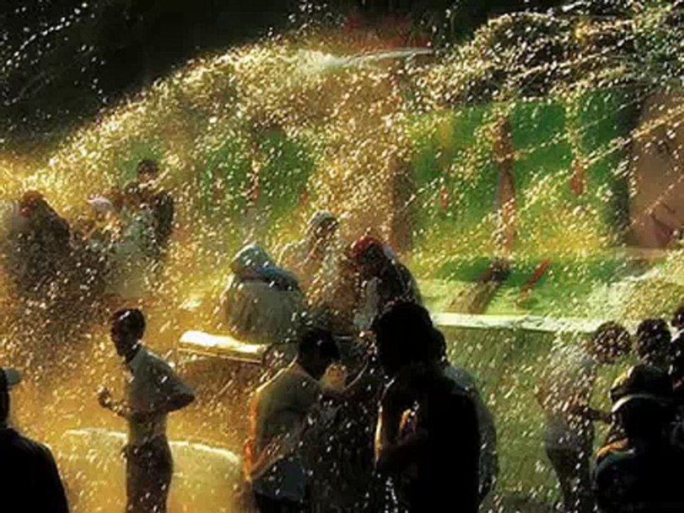 Water Festival Song (Happy Burmese New Year!) covered by Gersing - A Burmese Guy