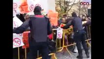 Càrrega dels mossos d'esquadra a la Universitat de Girona (UdG)