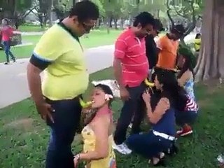 Lomba Makan Pisang Paling Lucu