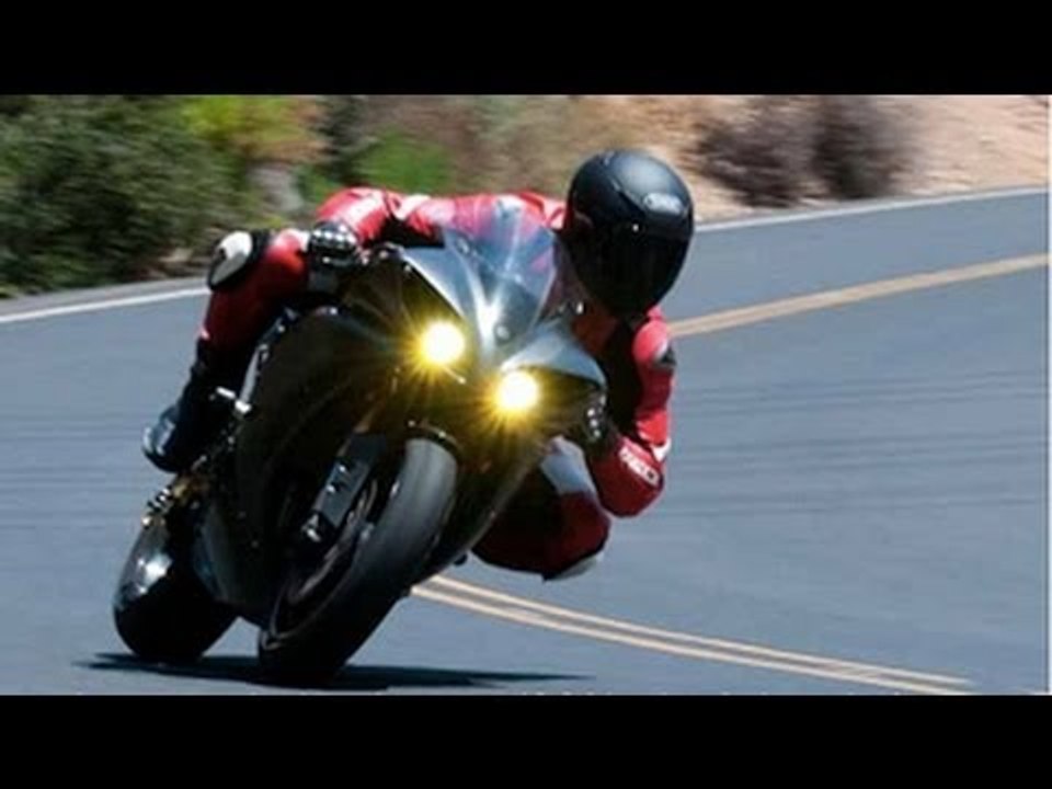 YAMAHA R1 ripping thru Mulholland Part II