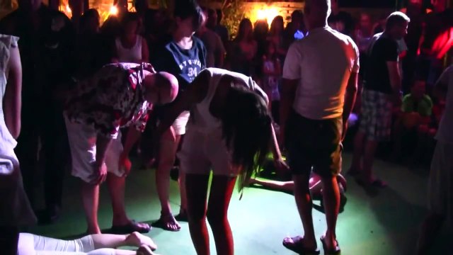 Catalepsie Hypnose - Johnny Malle Spectacle - YouTube [720p]