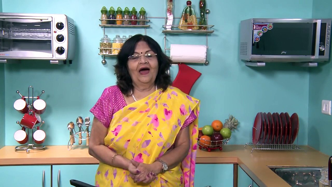 Pav Bhaji (Mumbai Pav Bhaji Recipe) by Tarla Dalal