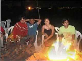 Jóvenes alanistas borrachos en campamento "aprista"