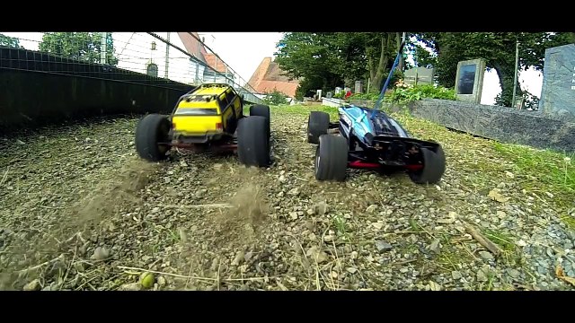 RC Downhill Battle II | Traxxas E-revo 1/16 VXL vs. Summit 1/16 VXL