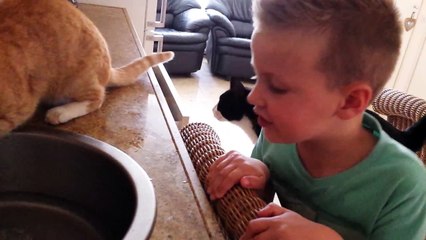 Gijs heeft een "magic fish" (die in water zou transformeren) gekregen.