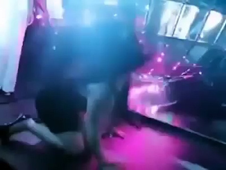 6 em gái xinh đẹp thi quẩy trong Bar