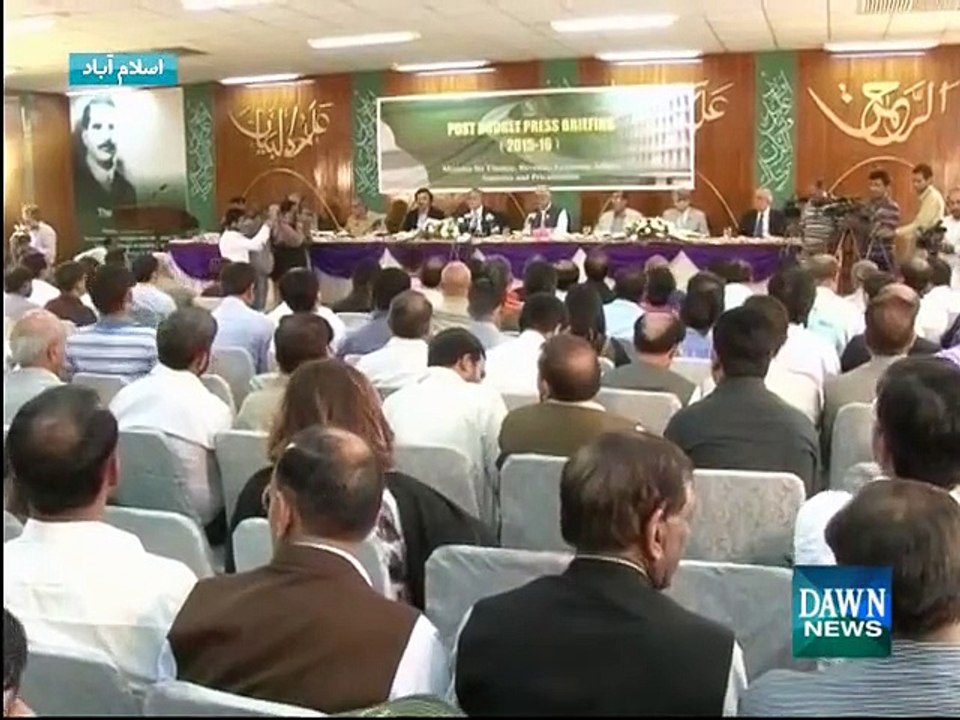 Ishaq Dar blasted on Journalist while post budget press conference