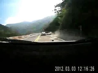 峠を攻める走り屋ヴィッツ、事故る。ドライブレコーダー