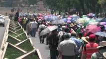 Los maestros mexicanos marchan contra la reforma educativa