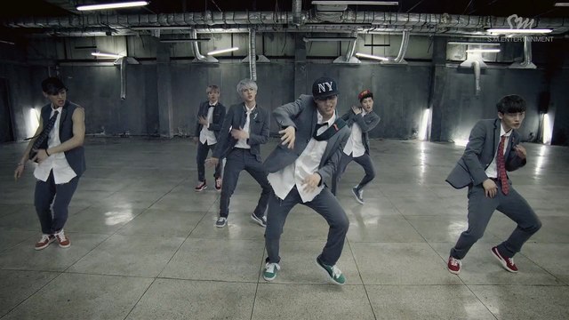 EXO - Growl (Korean Ver.)