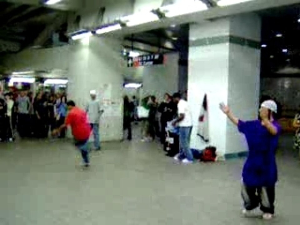 Breakdance in the Subway