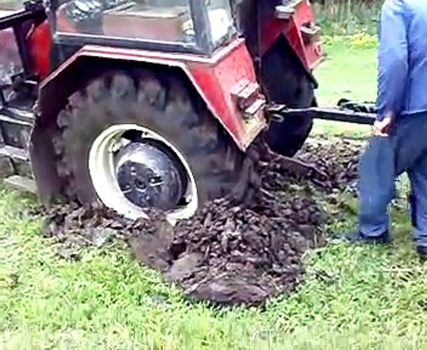 Zahrabaný Zetor 7211