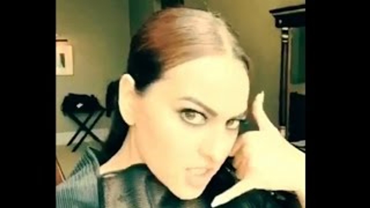 Sonakshi Sinha Dubsmash From IIFA 2015 - The Bollywood