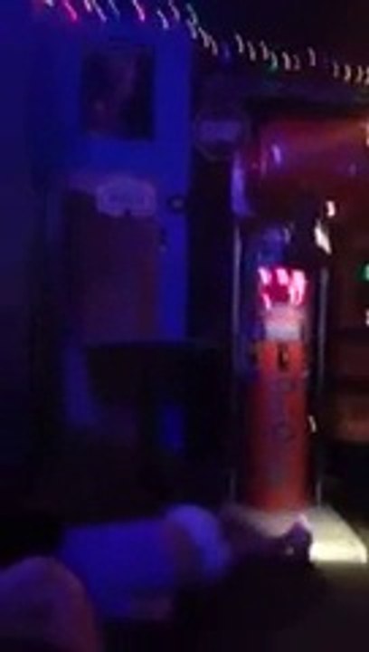 "Hey girls look at me" : so ridiculous FAIL! Worst foot kick ever