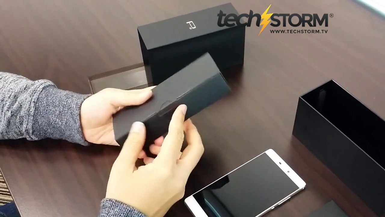 Tech Storm Unboxes | Huawei P8