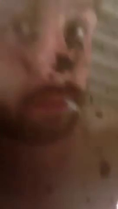 Un gars couvert de bouse de vache : FAIL!