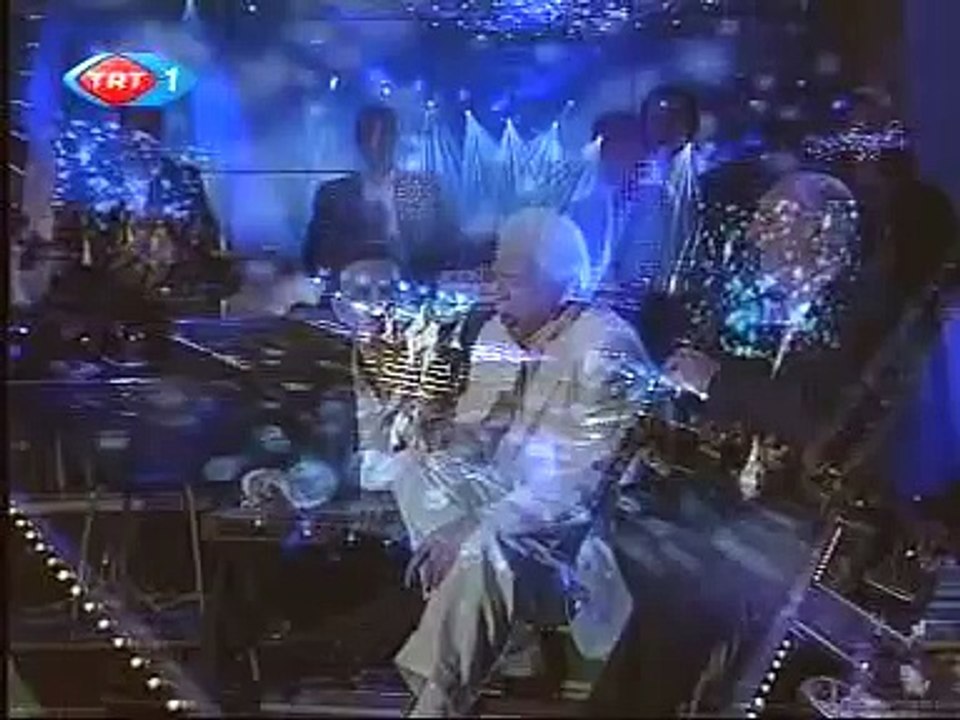 Adnan Senses Neden Saclarin Beyazlanmis