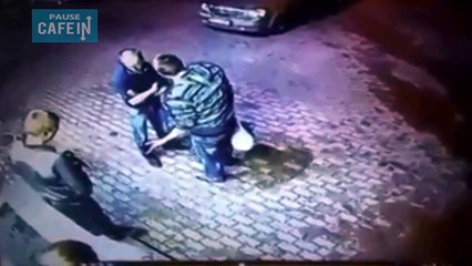 Cet ancien boxeur met K.O. deux ivrognes en un clin d'oeil