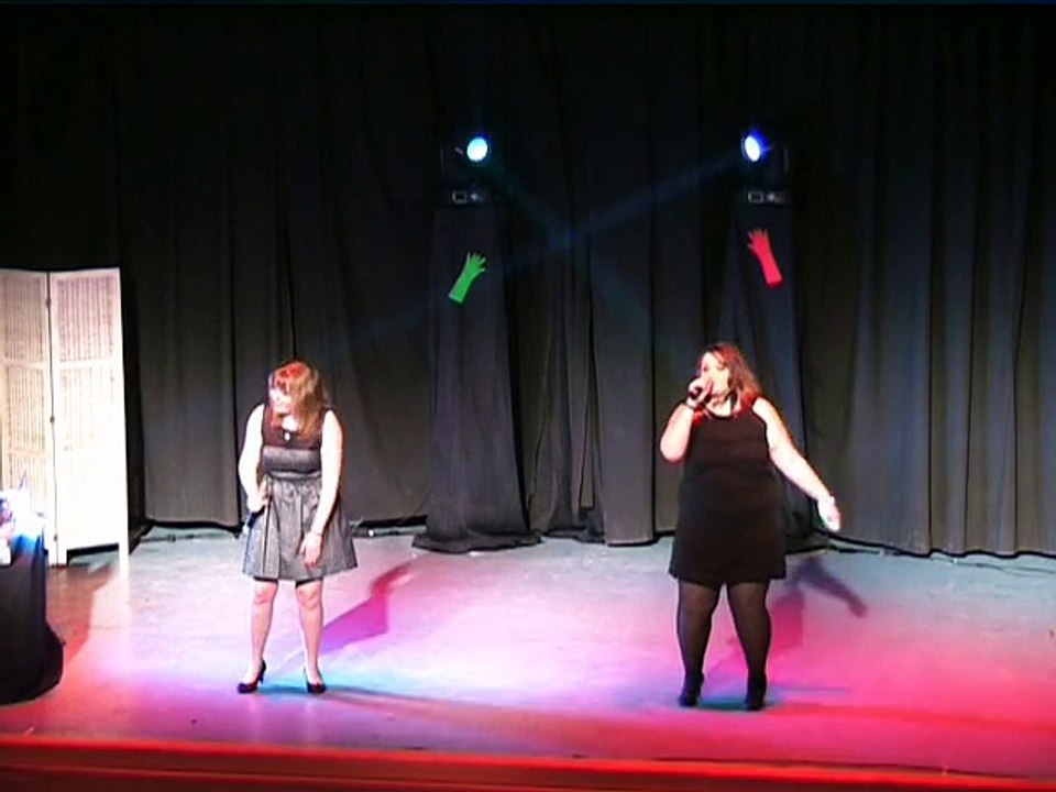 Céline et Johanna chantent "Love  life".