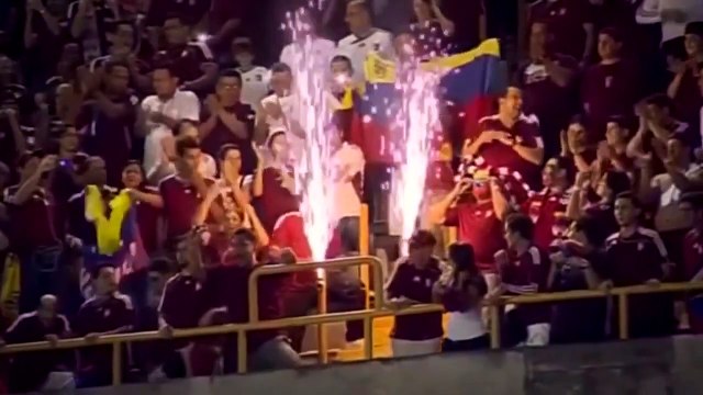 Au Venezuela, les animatrices se mettent nues pour du foot