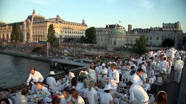 Dîner élégant : le repas plein-air et branché est de retour à Paris