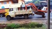 Comment charger un engin Caterpillar dans la remorque d'un camion : méthode indienne