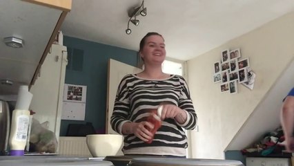 Piégée par un pot de ketchup explosif