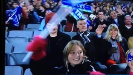 Kamerayı Görünce Kendinden Geçen Eleman