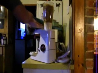 KENWOOD CHEF EXCEL 902/904 MIXER WITH LIQUIDISER  MAKING PARSNIP SOUP.