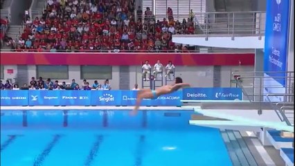 Les gros plats de deux plongeurs philippins