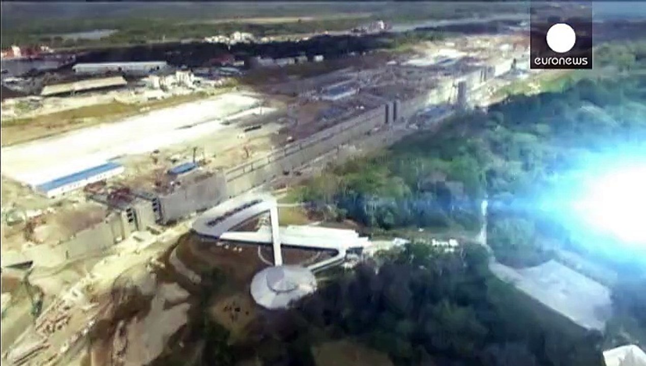 Canal de Panama : mise en eau d'une écluse du Canal