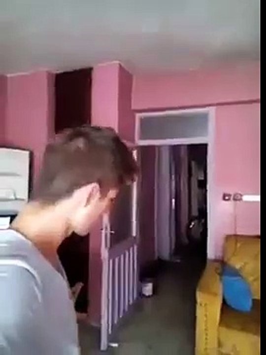 Apartmana müzik keyfi yaşatmak isteyen çocuğun hazin sonu