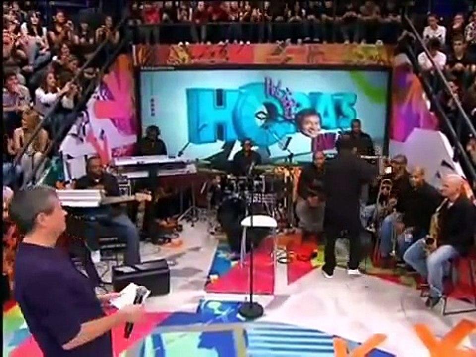 Ne-Yo canta "Because of You" no Altas Horas (14/08/10)