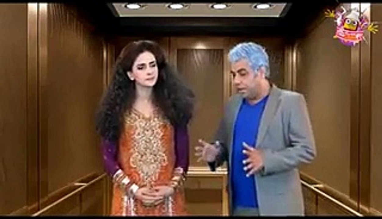Hum Sab Umeed Say Hain Resham amp Viki in Lift)